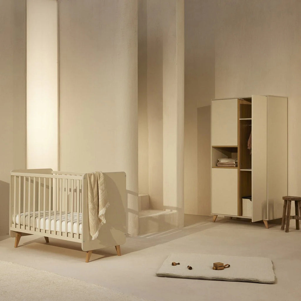 2025 Cuna Quax Loft – Diseño escandinavo, somier con altura ajustable | 60x120 cm | Greige y madera de haya | Certificación FSC | Con somier, sin colchón