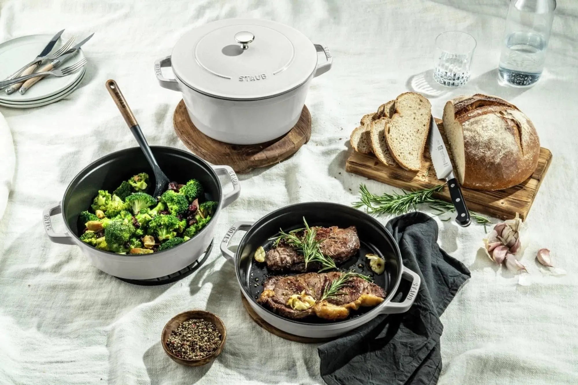 2025 Cocotte de 4 piezas, 24 cm, redonda, Trufa Blanca, apilable