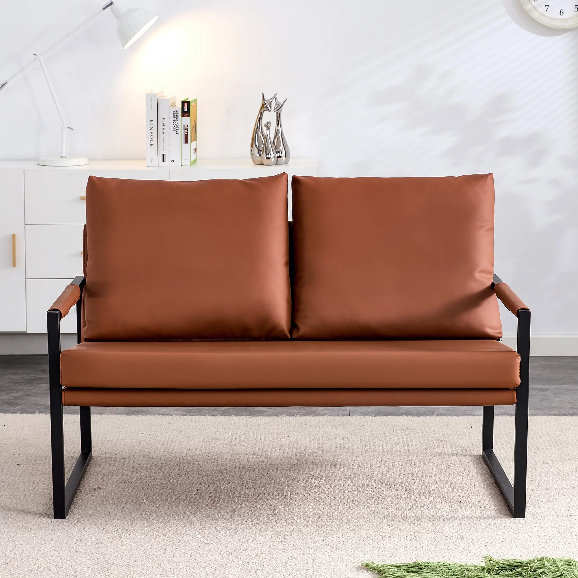2025 Wasait canapé deux places moderne avec 2 coussins – cuir PU, mousse haute densité, cadre métallique noir. Couleur marron SF-D008
